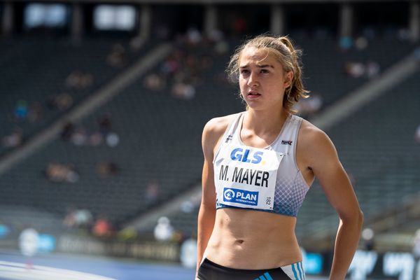 Mona Mayer (LG TELIS FINANZ Regensburg) ueber 200m waehrend der deutschen Leichtathletik-Meisterschaften im Olympiastadion am 26.06.2022 in Berlin